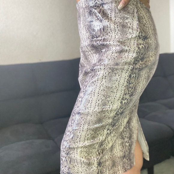 ❤️ HOST PICK ❤️ Express Snake Pencil Skirt - Picture 3 of 6